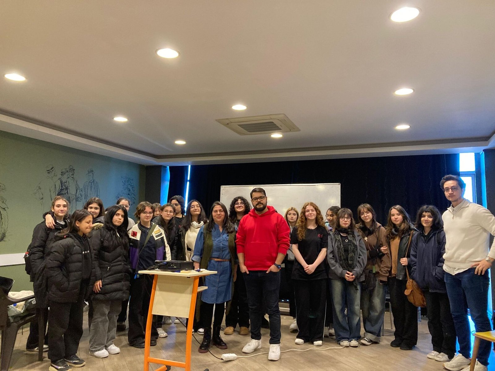 WhatsApp Image 2025-03-17 at 21.07.43 (1)